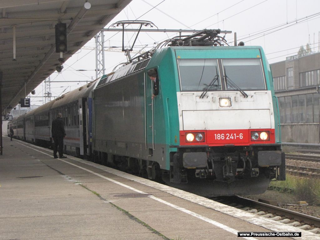 D448 mit BR 186-241 in Lichtenberg, durch die Umleitung ueber FFO holt diese Lok den Zug aus Reppen